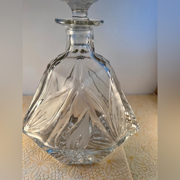 Godinger Dublin Collection Triangular Crystal Whiskey Liquor Decanter 61 ml - Picture 5 of 8